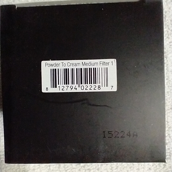 Jay Manuel powder to cream foundation - Picture 2 of 5